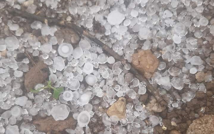 Mưa đá rào rào ở Cao Bằng