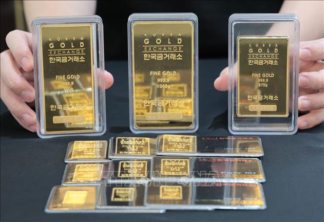 Vàng miếng SJC vọt tăng 1,2 triệu đồng, thế giới neo trên 4.540 USD/ounce- Ảnh 1. Vàng miếng SJC vọt tăng 1,2 triệu đồng, thế giới neo trên 4.540 USD/ounce- Ảnh 1.