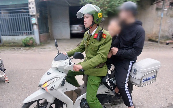 Tuyên Quang: Kịp thời cứu bé trai sơ sinh bị bỏ rơi ven đường- Ảnh 2. Tuyên Quang: Kịp thời cứu bé trai sơ sinh bị bỏ rơi ven đường- Ảnh 2.