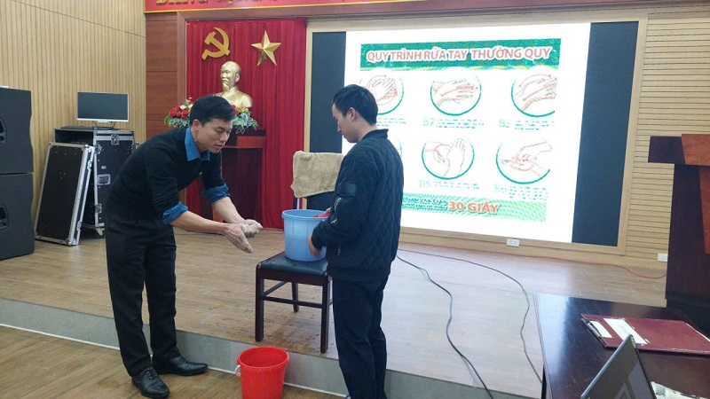 Nâng cao nhận thức cho bà con vùng cao về phòng bệnh, giữ gìn vệ sinh môi trường- Ảnh 2.