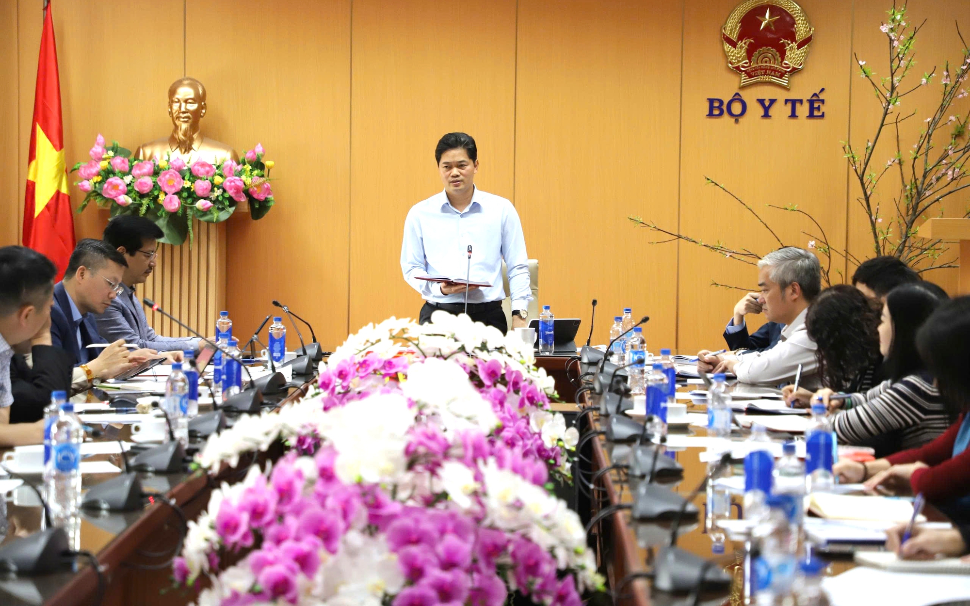 Lãnh đạo Bộ Y tế gặp mặt, chúc mừng các cơ quan báo chí, truyền thông của ngành nhân Kỷ niệm 101 năm Ngày Báo chí cách mạng Việt Nam
- Ảnh 8. Lãnh đạo Bộ Y tế gặp mặt, chúc mừng các cơ quan báo chí, truyền thông của ngành nhân Kỷ niệm 101 năm Ngày Báo chí cách mạng Việt Nam
- Ảnh 8.