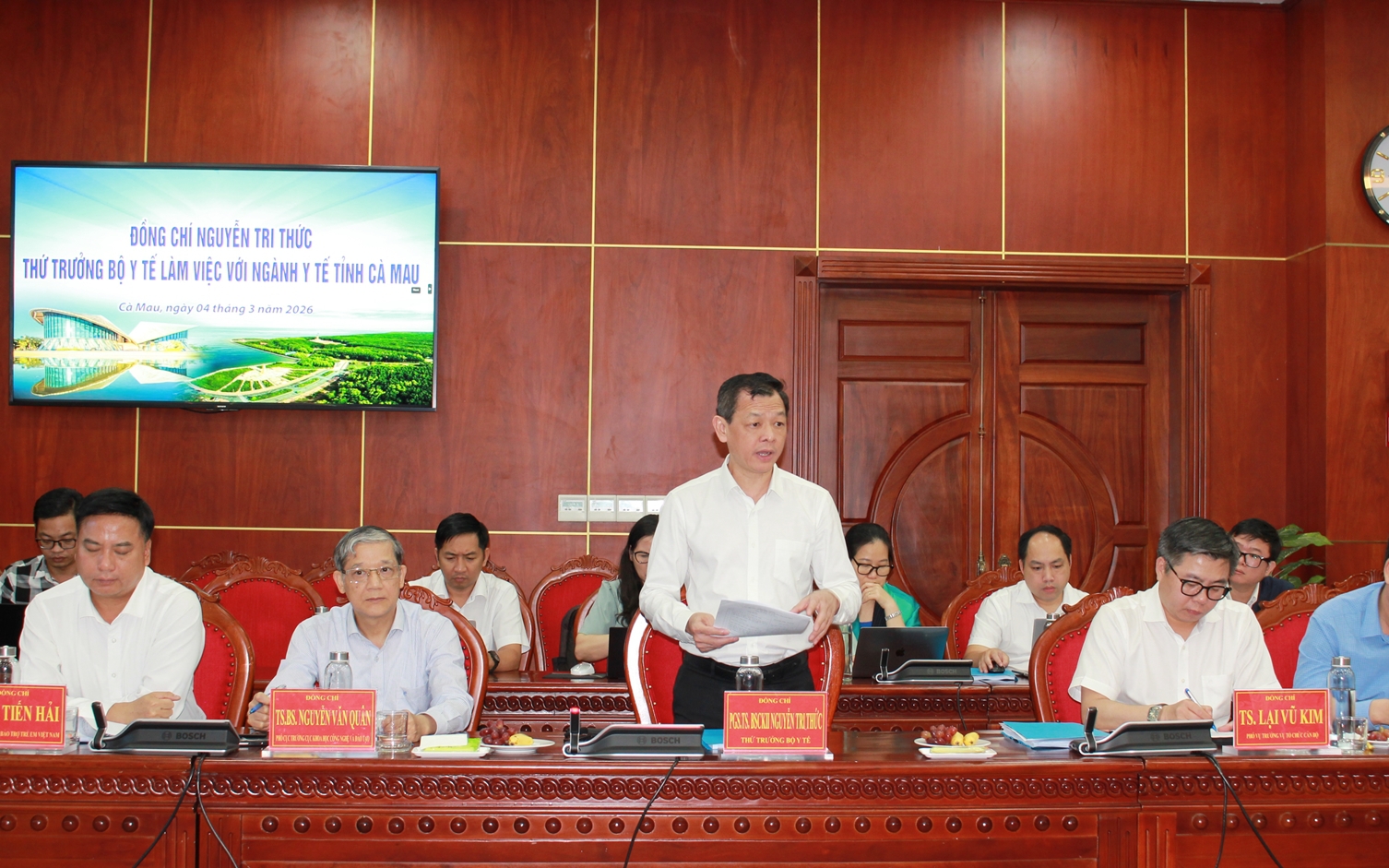 Tăng cường năng lực y tế cơ sở, thúc đẩy chuyển đổi số phục vụ người dân