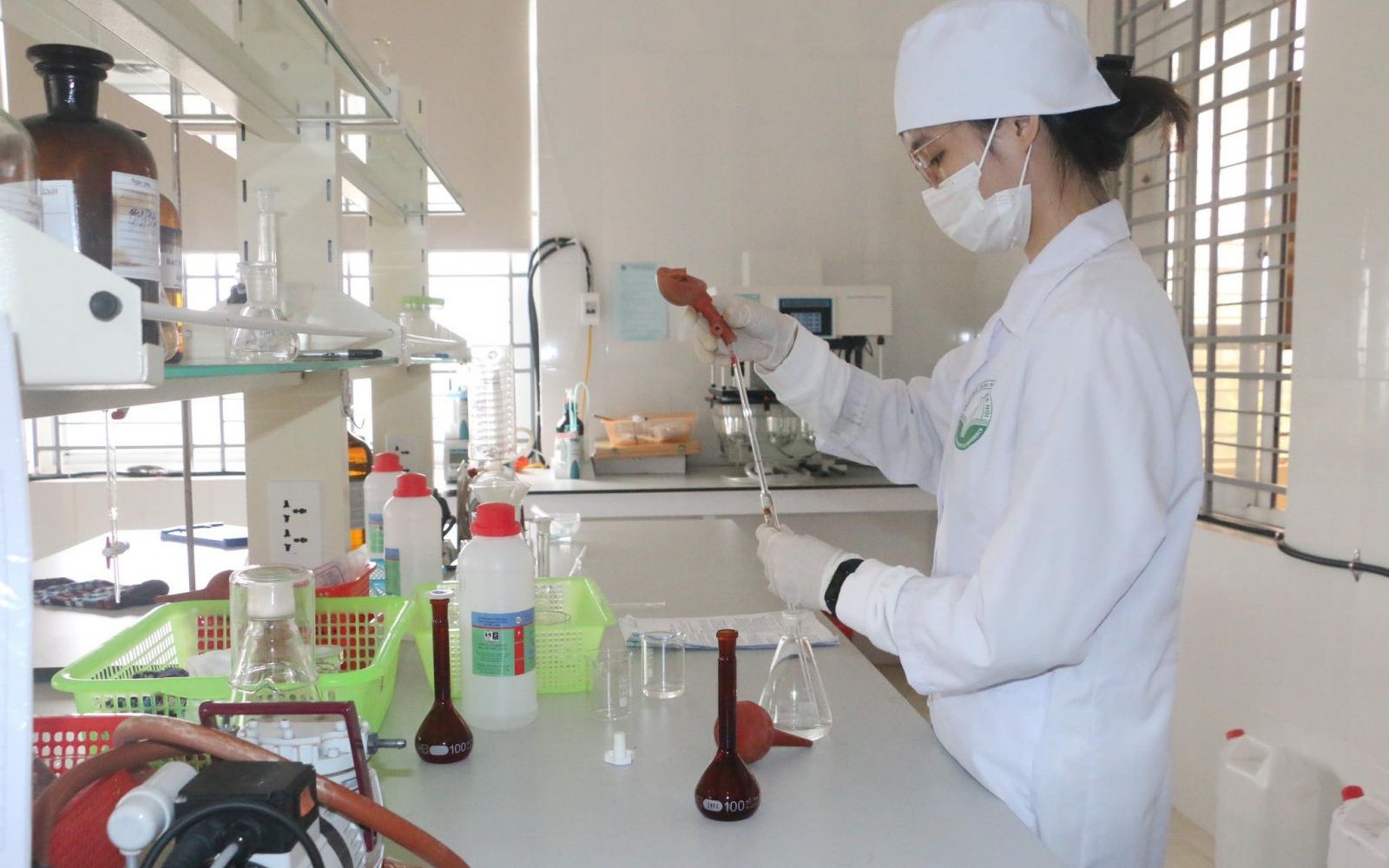 Bộ Y tế đề nghị siết kiểm nghiệm, tăng giám sát sản phẩm sữa, dinh dưỡng cho trẻ