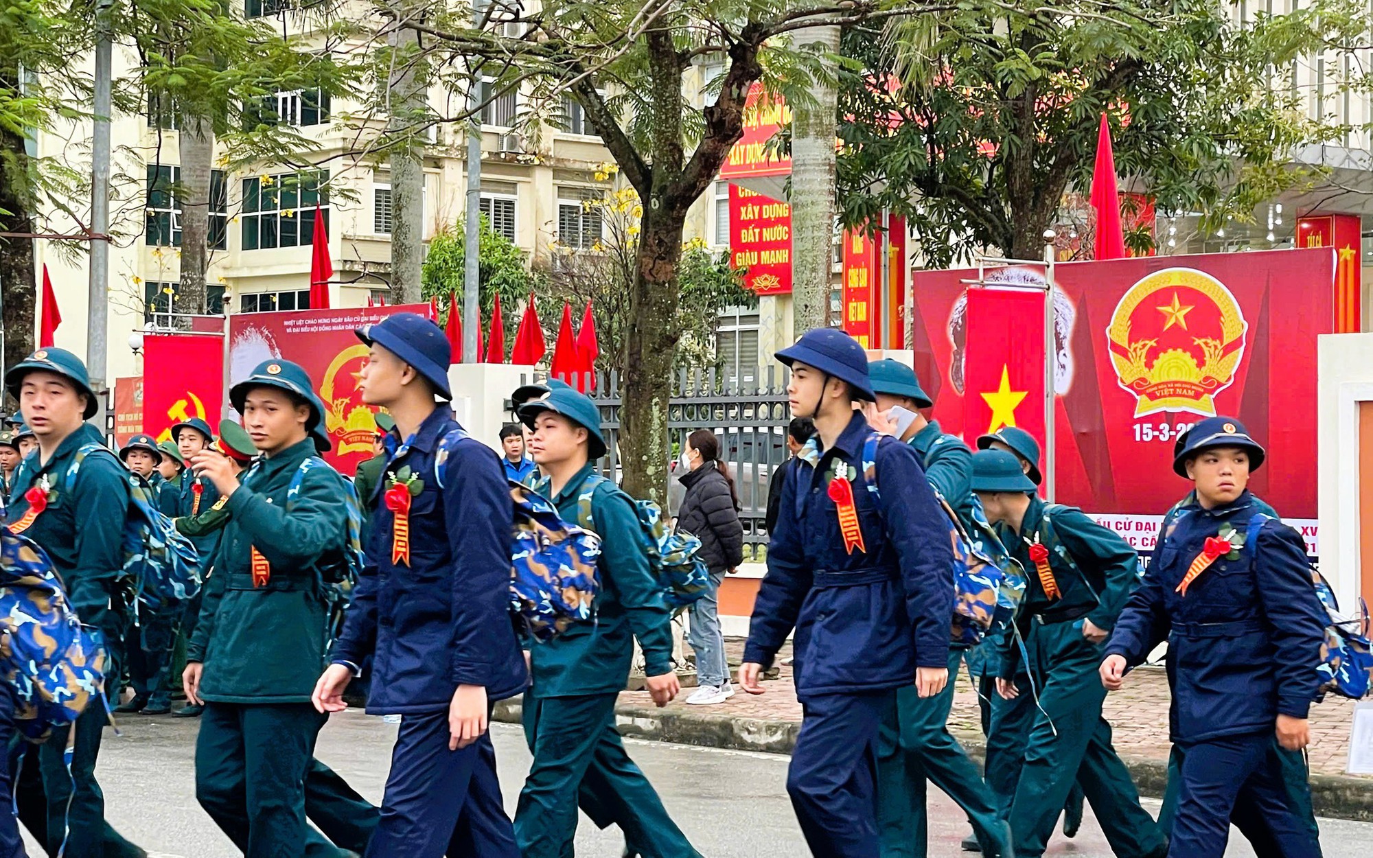Chủ tịch Quốc hội Trần Thanh Mẫn dự lễ tiễn tân binh lên đường nhập ngũ- Ảnh 13.