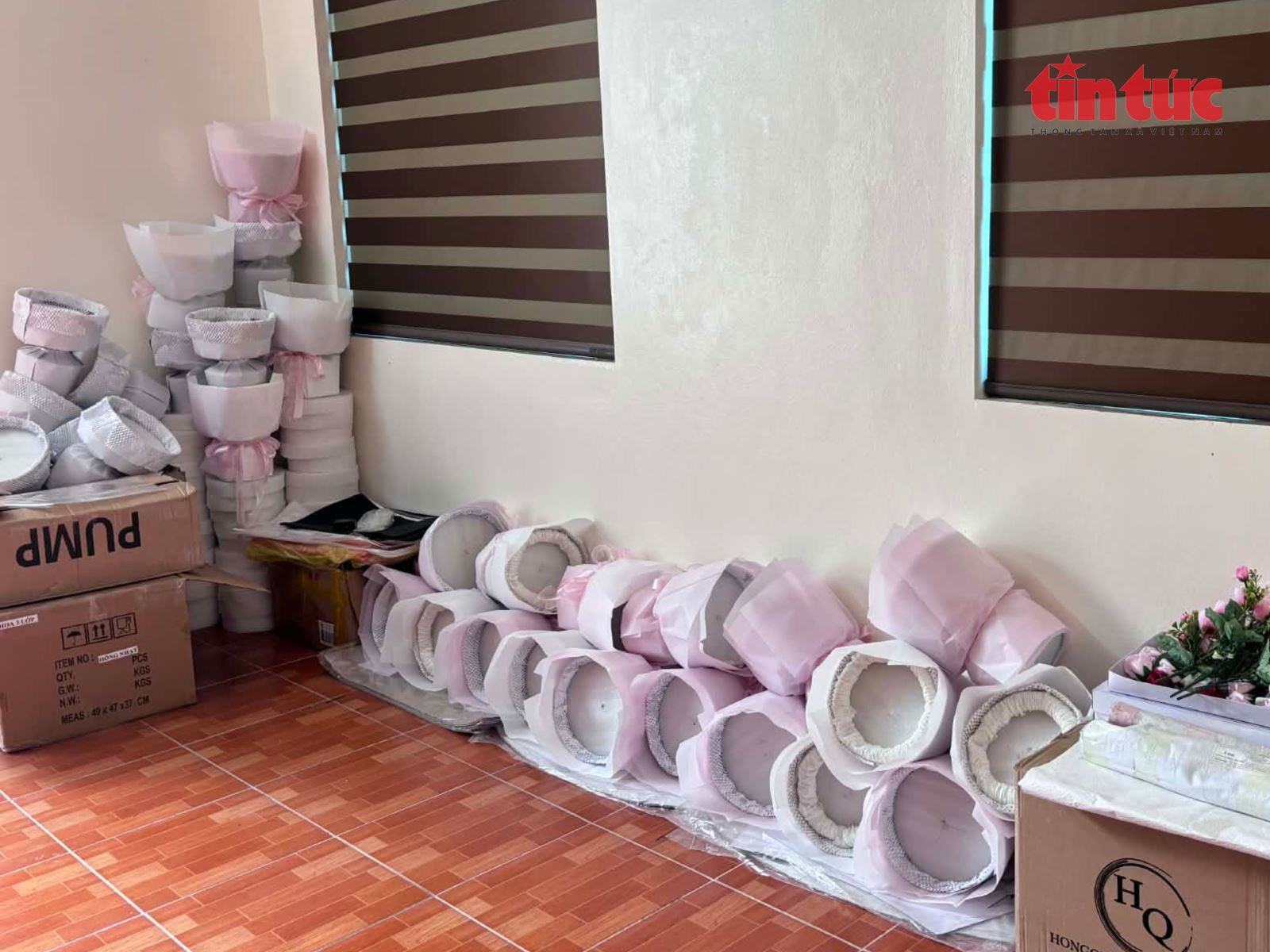 Sôi động thị trường hoa và quà tặng dịp Quốc tế Phụ nữ 8/3- Ảnh 6.