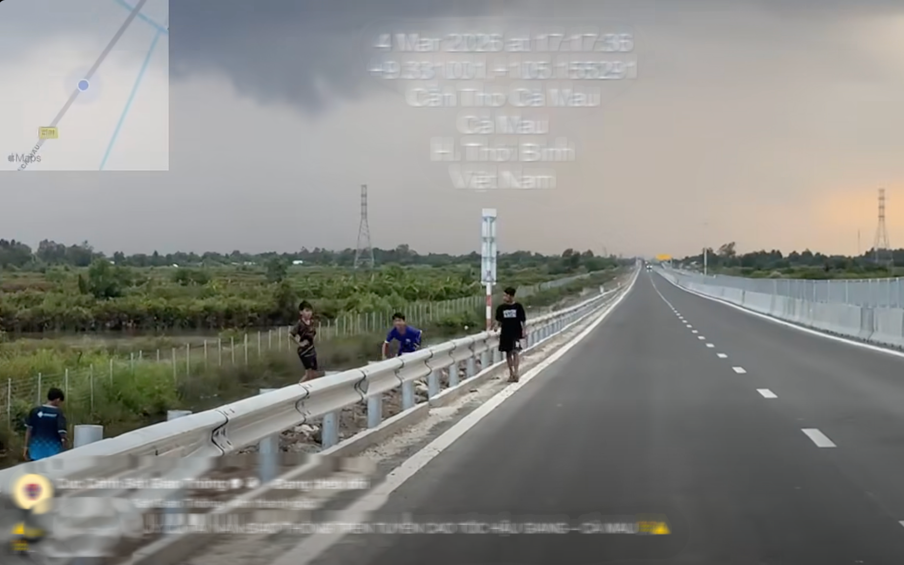 Dừng xe trên cao tốc Trung Lương - Mỹ Thuận: CSGT cảnh báo nguy cơ tai nạn nghiêm trọng- Ảnh 1.