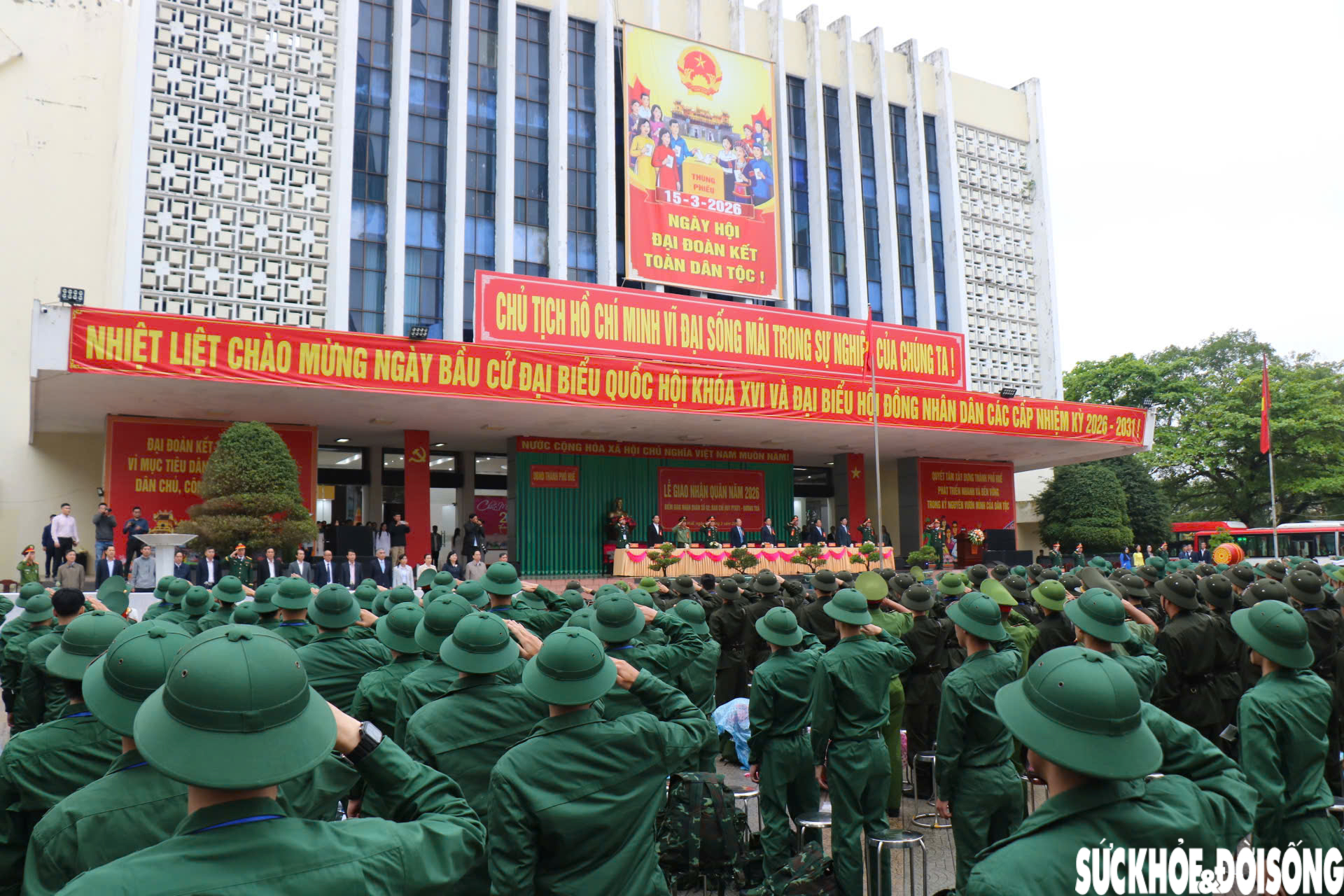 Những khoảnh khắc đẹp trong ngày hội tòng quân ở Huế- Ảnh 1.