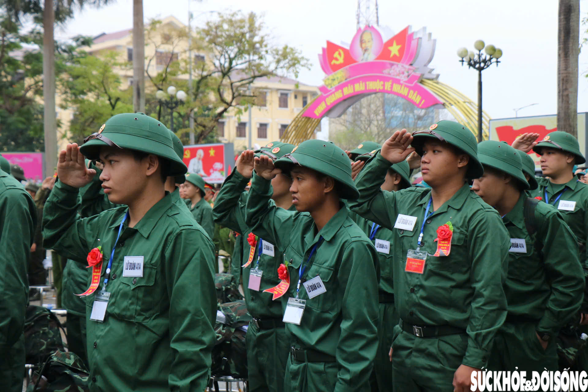 Những khoảnh khắc đẹp trong ngày hội tòng quân ở Huế- Ảnh 2.