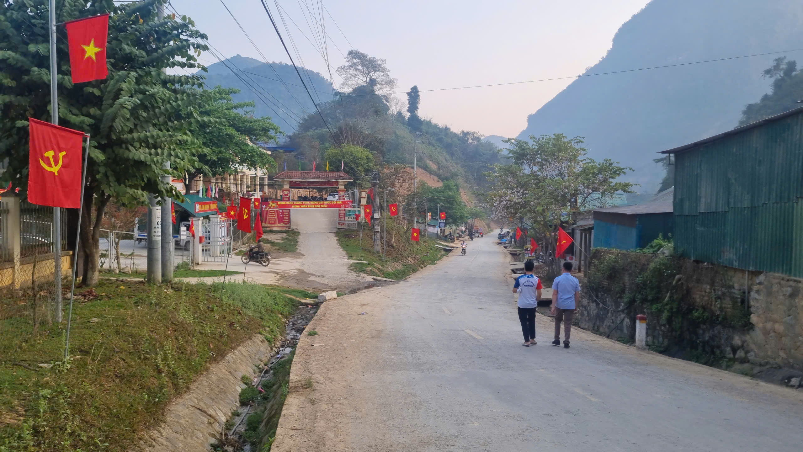 Đồng bào miền núi, vùng biên giới Nghệ An sẵn sàng cho ngày hội non sông- Ảnh 1.