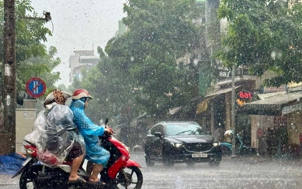 Xâm nhập mặn Nam Bộ ăn sâu đến 50km trong đất liền, khuyến cáo người dân tích trữ nước ngọt- Ảnh 2. Xâm nhập mặn Nam Bộ ăn sâu đến 50km trong đất liền, khuyến cáo người dân tích trữ nước ngọt- Ảnh 2.