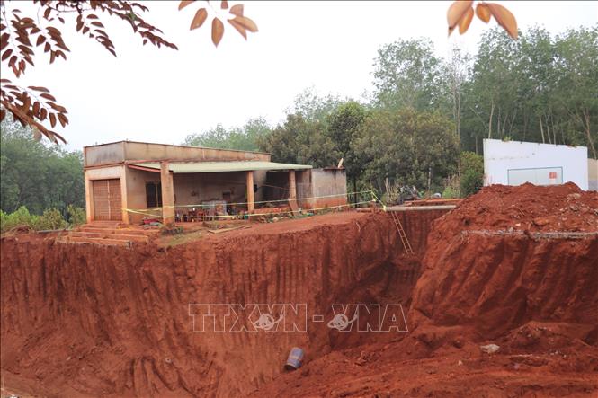 Đồng Nai dừng thi công đoạn đường khiến nhà dân chênh vênh mép vực- Ảnh 3. Đồng Nai dừng thi công đoạn đường khiến nhà dân chênh vênh mép vực- Ảnh 3.