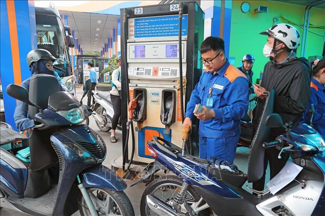 Hà Nội: Không được đầu cơ, găm hàng hoặc tự ý ngừng bán xăng dầu- Ảnh 1.