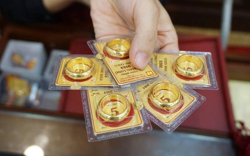 Chốt giá vàng hôm nay ngày 6/3 đồng loạt giảm rất mạnh