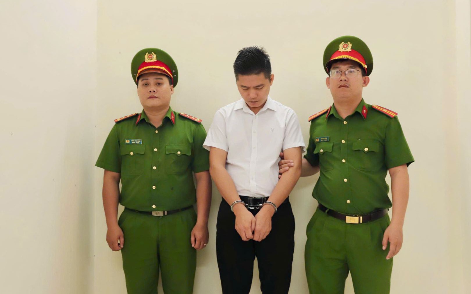 Khởi tố một người nước ngoài chỉ đạo xẻ thịt tê tê quý hiếm bán cho khách