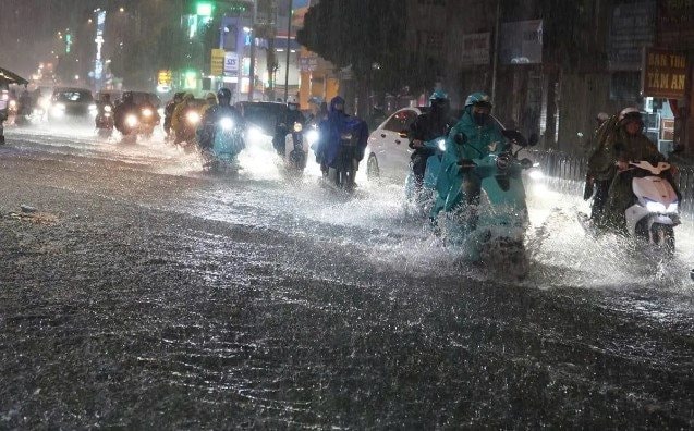 Mưa trái mùa ở Tây Nguyên và Nam Bộ kéo dài đến khi nào?- Ảnh 1.