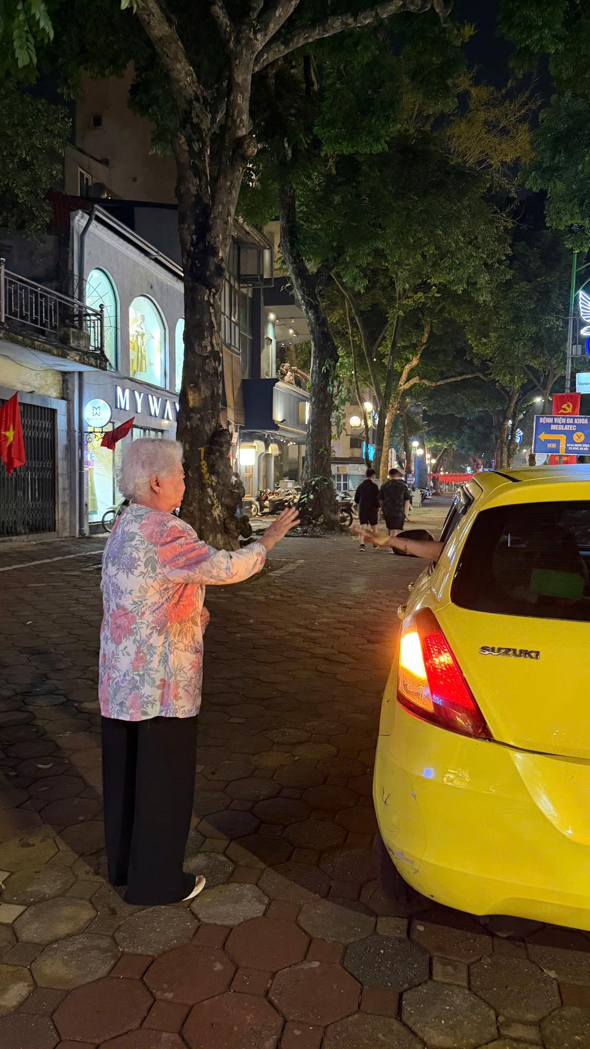 Nhan sắc NSƯT Lê Vi sau nhiều năm sinh sống ở Pháp- Ảnh 11.