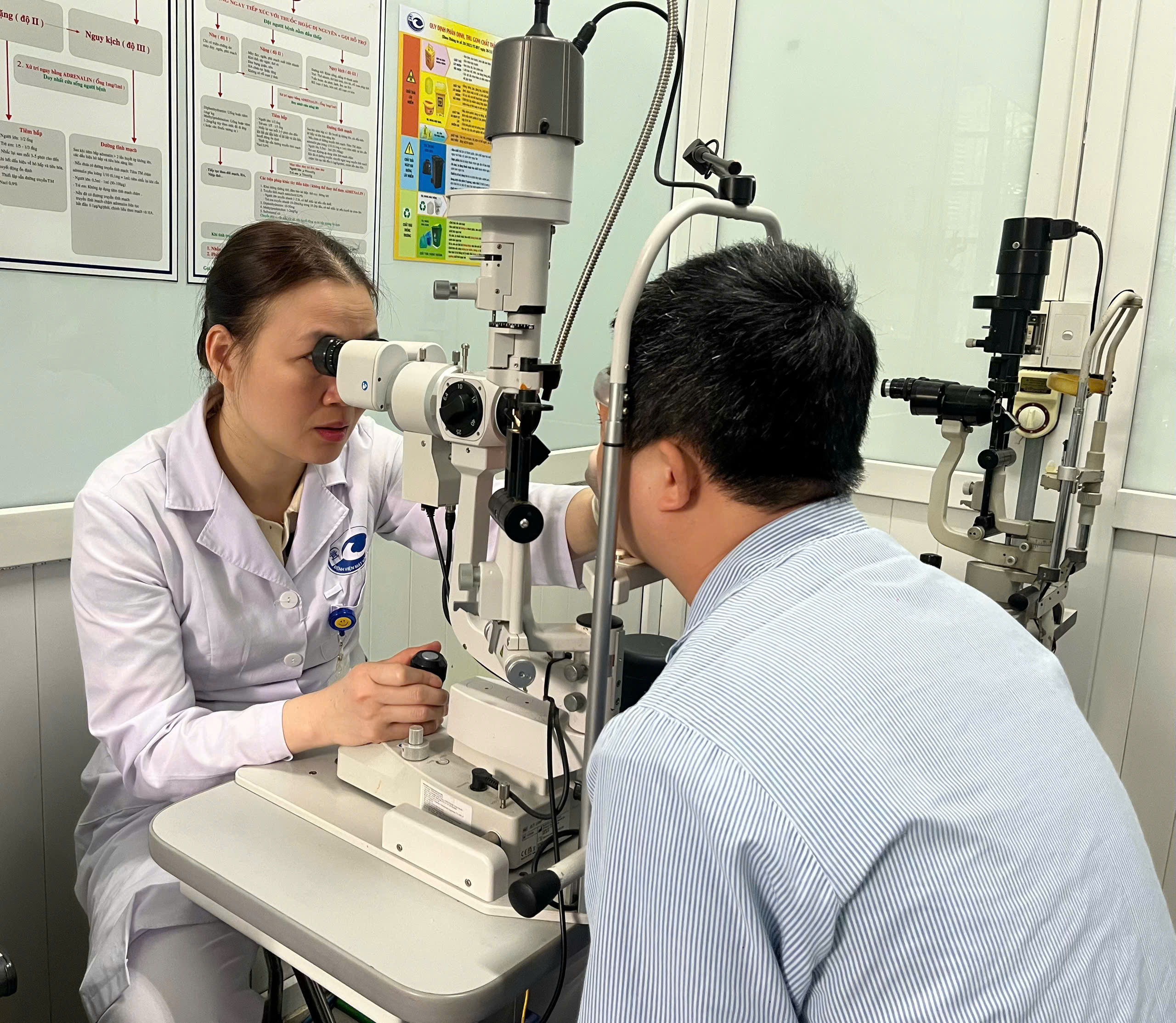 Chuyện nghề của nữ bác sĩ lặng lẽ 'giữ ánh sáng' cho người bệnh- Ảnh 2.