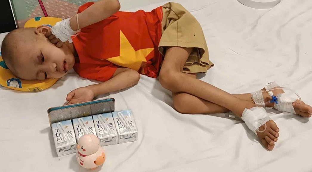 Tình cảm của bạn đọc đến với gia đình bé trai bị ung thư máu ở Thái Nguyên- Ảnh 1.