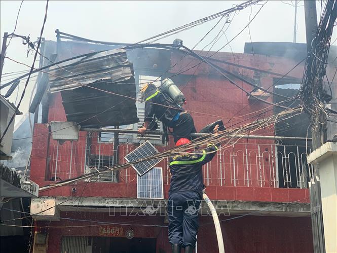 Cháy nhiều căn nhà trong hẻm tại TP Hồ Chí Minh- Ảnh 1.
