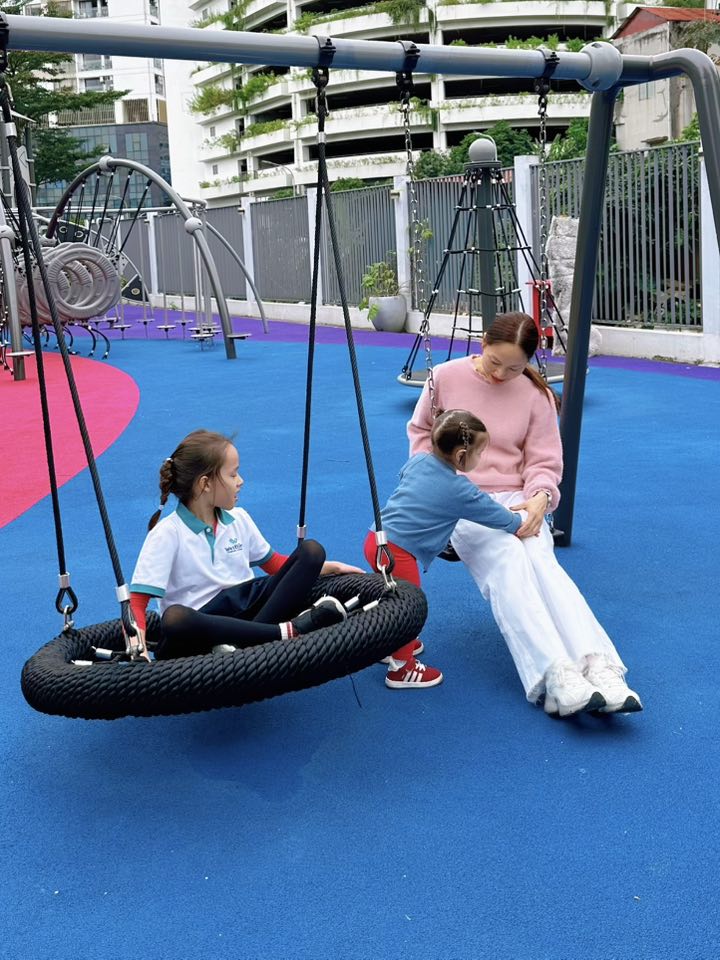 Nữ diễn viên 'Cô gái xấu xí' từng bị trầm cảm, U50 tuổi làm mẹ đơn thân luôn khao khát đóng vai 'tử tế'- Ảnh 4. Nữ diễn viên 'Cô gái xấu xí' từng bị trầm cảm, U50 tuổi làm mẹ đơn thân luôn khao khát đóng vai 'tử tế'- Ảnh 4.