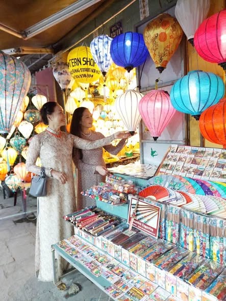 NSƯT Lê Vân 'Bao giờ cho đến tháng 10' có cuộc sống ra sao ở tuổi U70?- Ảnh 1.