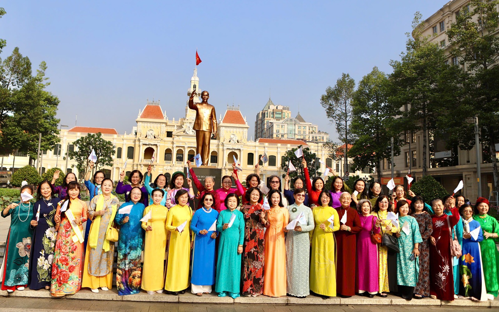 Phụ nữ TPHCM khẳng định vai trò trong thời kỳ mới