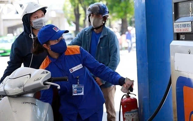 Bộ Công thương đề xuất doanh nghiệp bán lẻ được tự quyết giá xăng dầu- Ảnh 1. Bộ Tài chính đề xuất giảm thuế nhập xăng dầu về 0%