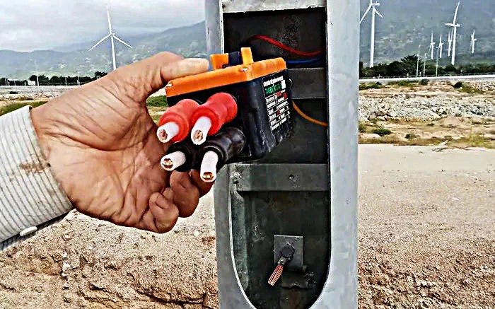 Cáp điện, cáp dữ liệu cao tốc bị phá hoại: Bộ Xây dựng chỉ đạo các địa phương thế nào?