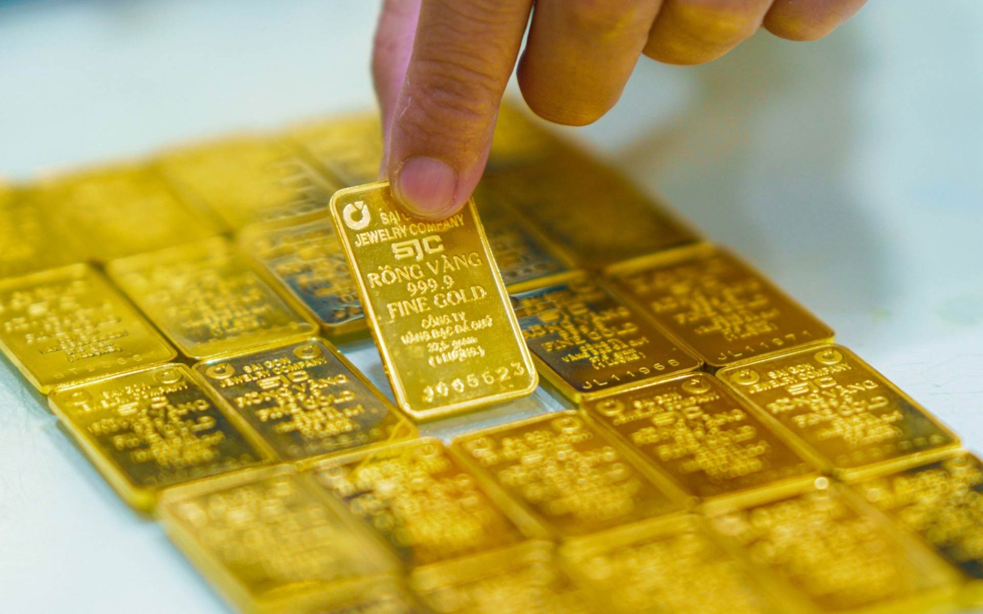 Chốt giá vàng hôm nay ngày 1/4 tăng cực mạnh