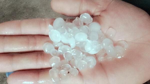 Hà Nội lại có mưa đá rạng sáng nay- Ảnh 1.