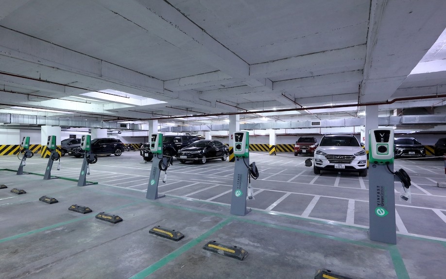 Theo dõi sát giá thuốc, bảo đảm cung ứng đủ cho khám, chữa bệnh- Ảnh 2. Thủ tướng yêu cầu thúc đẩy hạ tầng trạm sạc xe điện tại chung cư