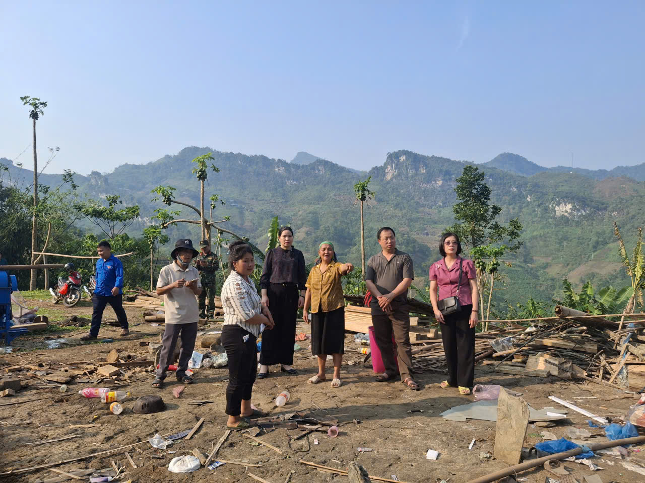 Bé gái 9 tuổi ở Thái Nguyên bị vùi lấp dưới mái nhà đổ, rất cần sự chung tay cứu giúp của cộng đồng- Ảnh 3.