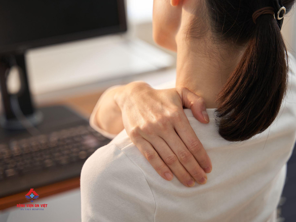 Giảm đau mỏi cổ vai gáy cho dân văn phòng- Ảnh 1.
