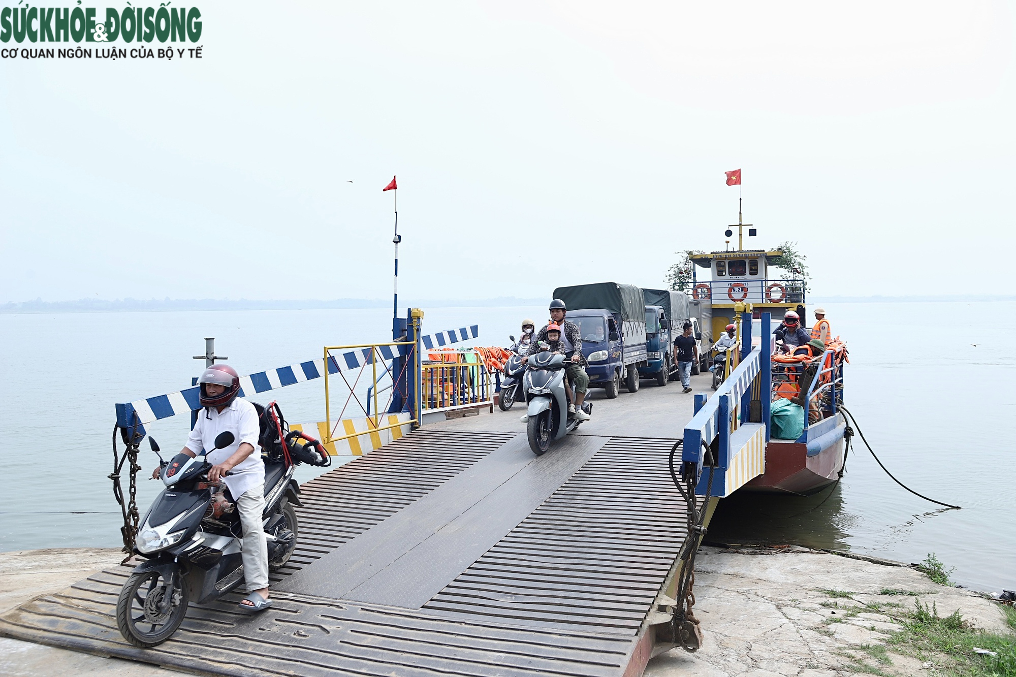 Hà Nội siết chặt quản lý giao thông đường thủy trước mùa mưa bão - Ảnh 3.