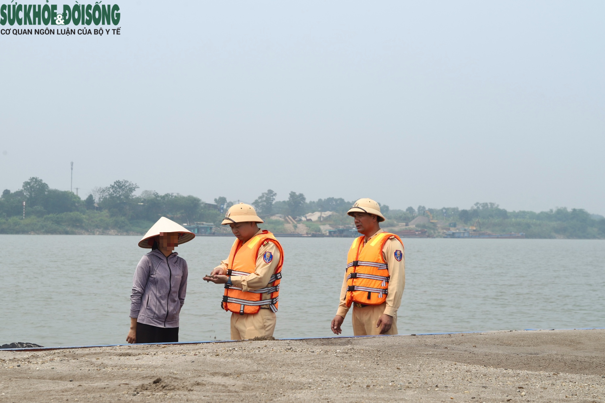 Hà Nội siết chặt quản lý giao thông đường thủy trước mùa mưa bão - Ảnh 8.