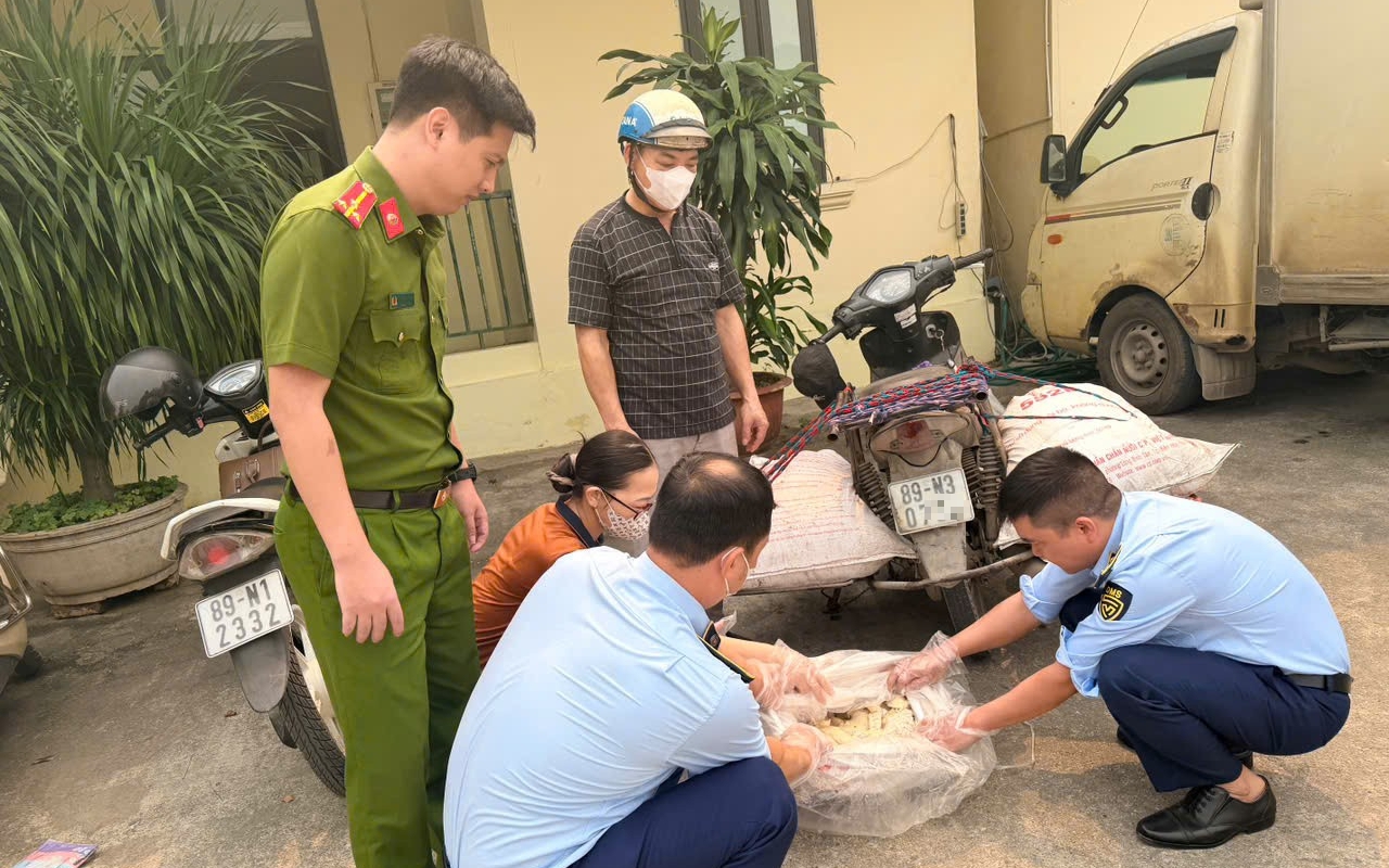 Chở hơn 2 tạ lòng lợn có dấu hiệu phân hủy đi bán, bất ngờ bị Tổ công tác phát hiện