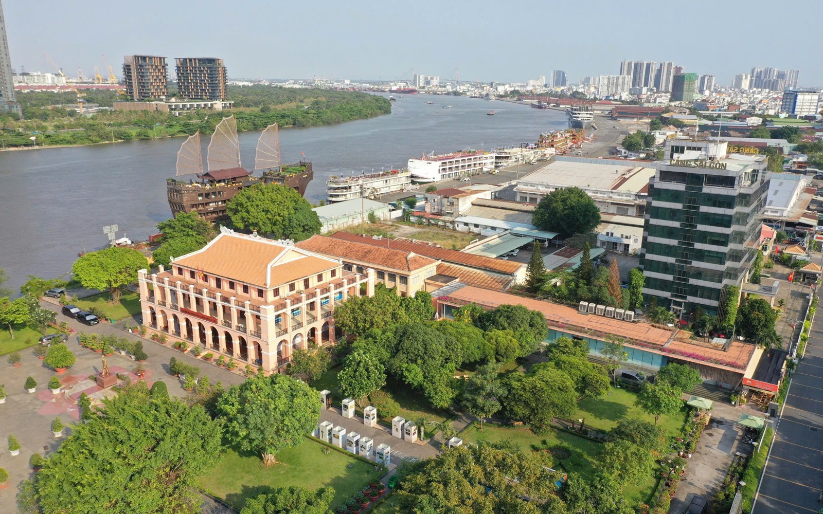 TPHCM dự kiến khởi công đồng loạt 7 dự án lớn dịp 30/4, kích hoạt động lực tăng trưởng