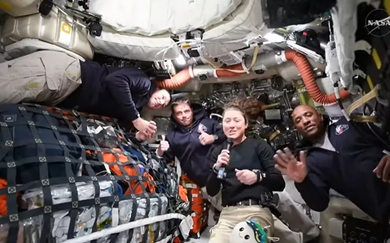 Cú hạ cánh nghẹt thở, phi hành đoàn Artemis II hoàn thành sứ mệnh khám phá Mặt Trăng