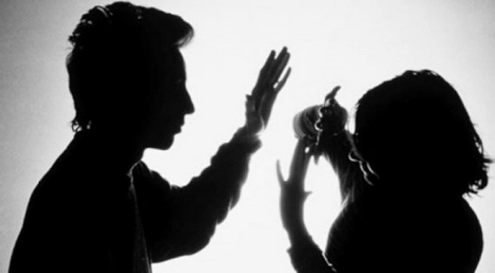 Cán bộ xã đánh vợ tổn hại 95% sức khỏe bị khởi tố, bắt tạm giam- Ảnh 1. Cán bộ xã đánh vợ tổn hại 95% sức khỏe bị khởi tố, bắt tạm giam- Ảnh 1.