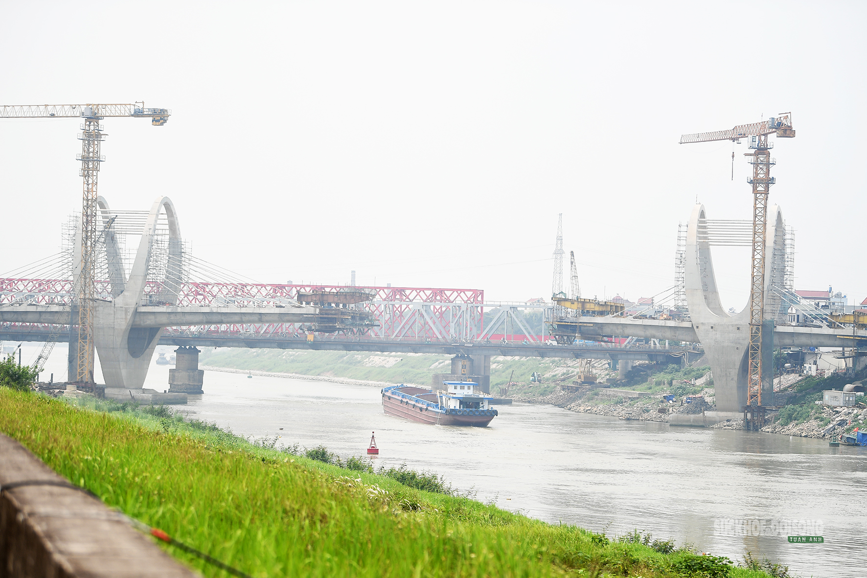 Cầu Đuống mới lộ diện sau 3 năm thi công- Ảnh 2.