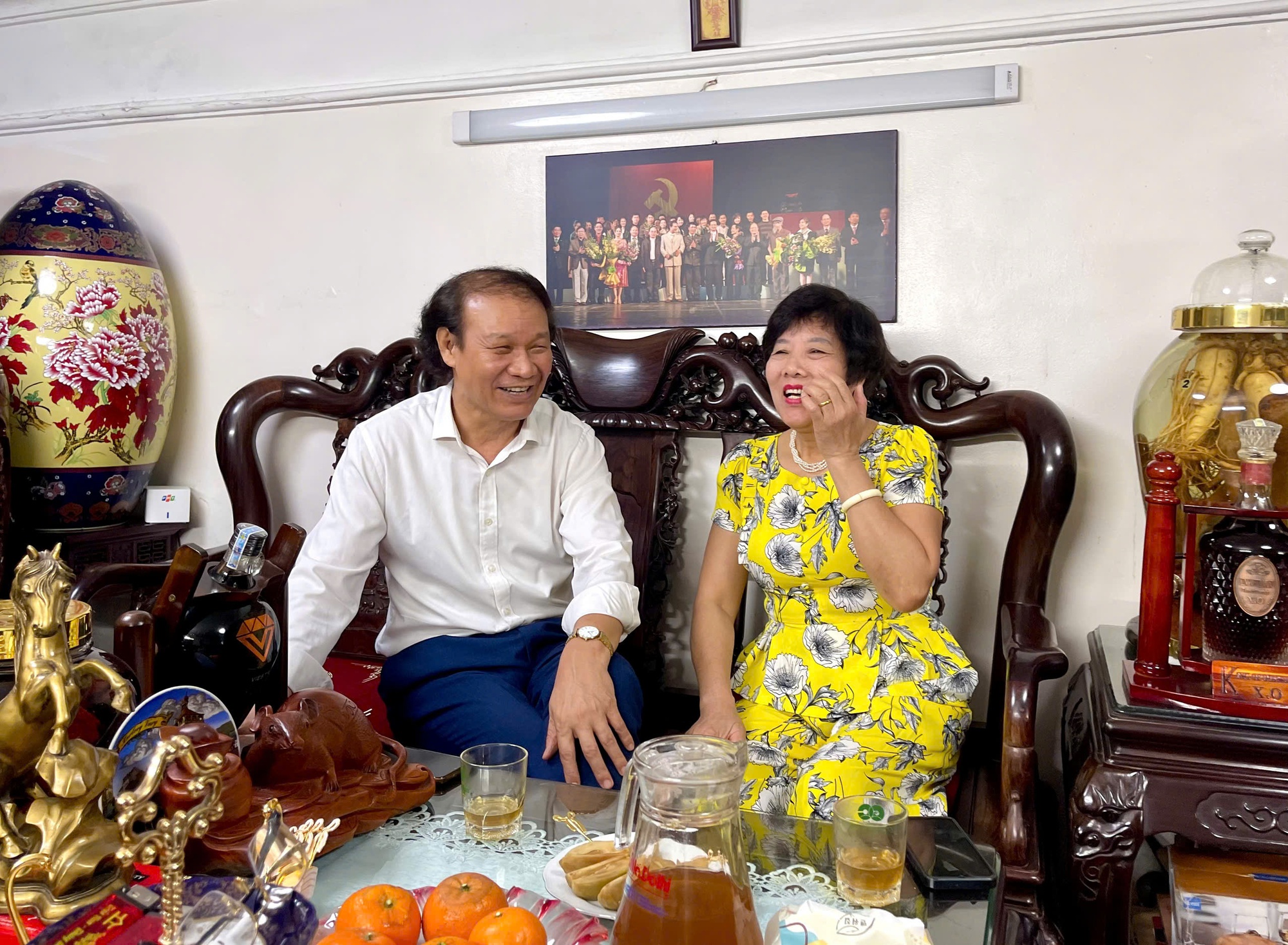 Đại tá - NSND Nguyễn Hải tiết lộ mối tình từng bị 'ngăn cấm' với bà xã là bạn đồng môn- Ảnh 2.