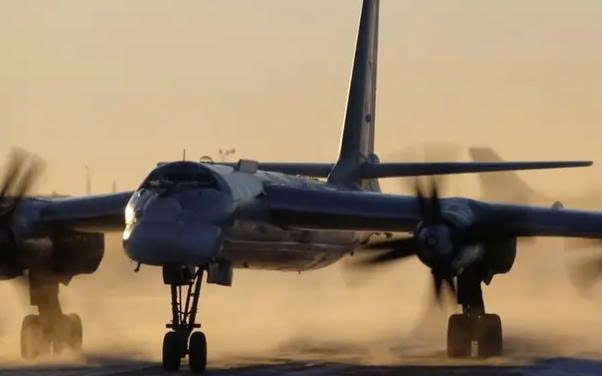 Robot chiến đấu Nga gắn vũ khí Triều Tiên tạo ra nền tảng tấn công khó lường- Ảnh 2. Phương Tây thừa nhận không quân Nga ngày càng đáng gờm