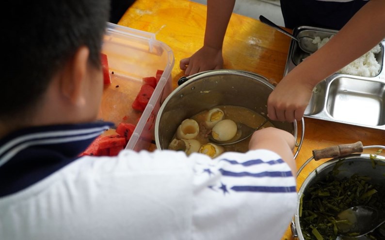 Lấp khoảng trống giám sát sau vụ 300 tấn thịt lợn bệnh tuồn vào trường học