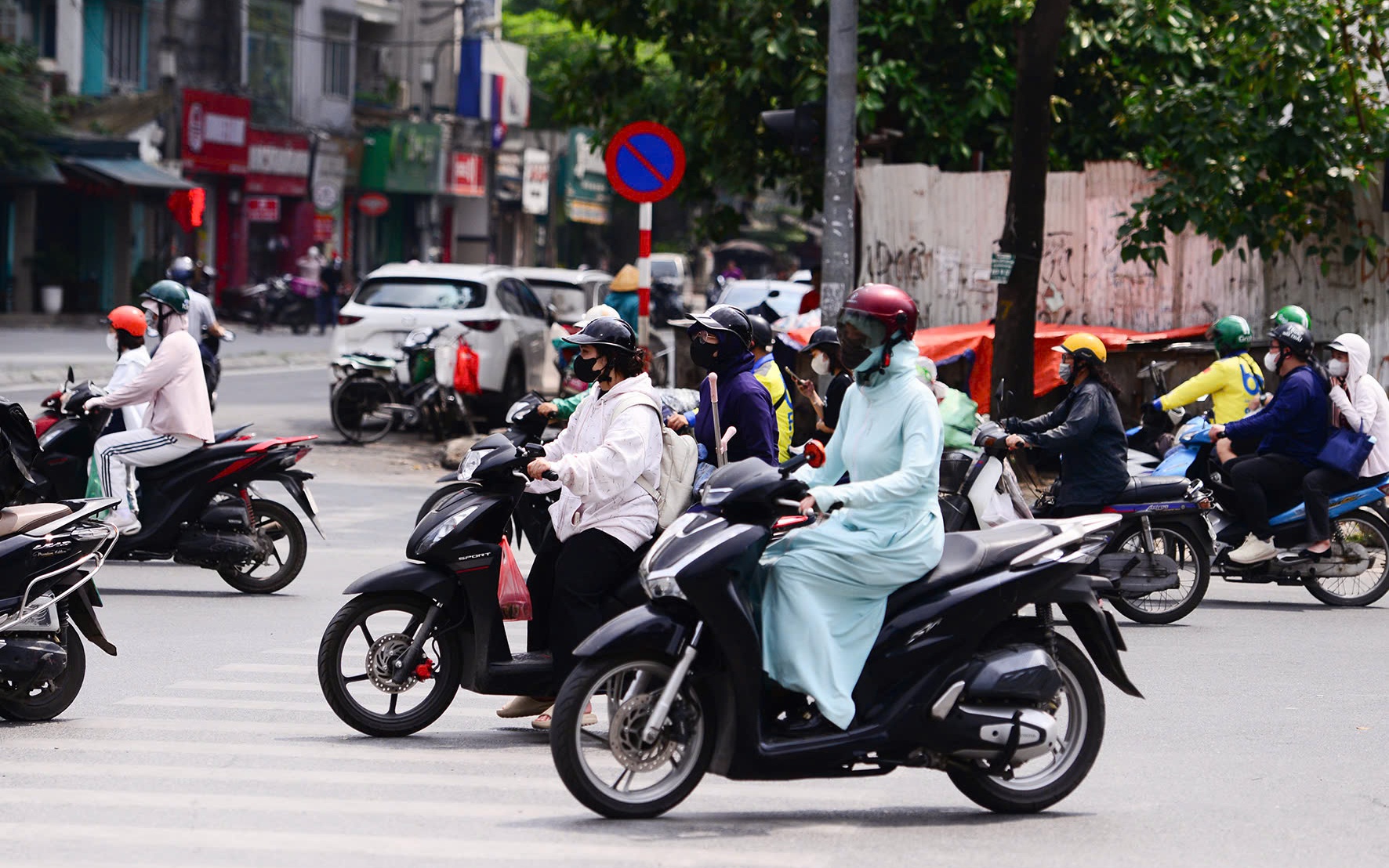 Người lao động Nghệ An oằn mình mưu sinh dưới cái nắng như đổ lửa- Ảnh 15.