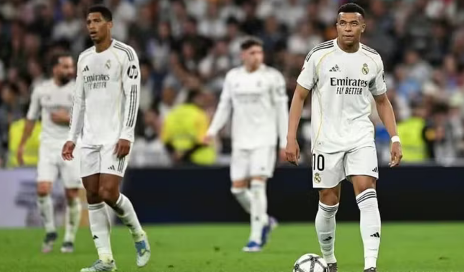 Real tung cờ trắng trước Barca trong cuộc đua vô địch La Liga- Ảnh 1. Real tung cờ trắng trước Barca trong cuộc đua vô địch La Liga- Ảnh 1.