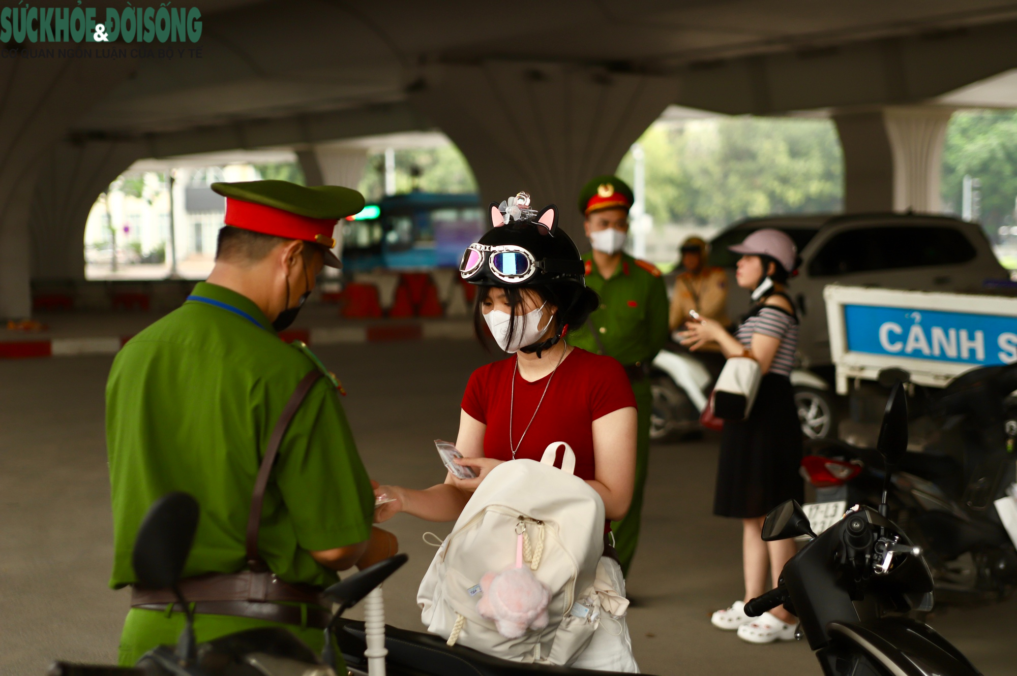 1 giờ xử lý hàng chục tài xế đi ngược chiều: Tiện vài phút, mất cả triệu đồng- Ảnh 6.