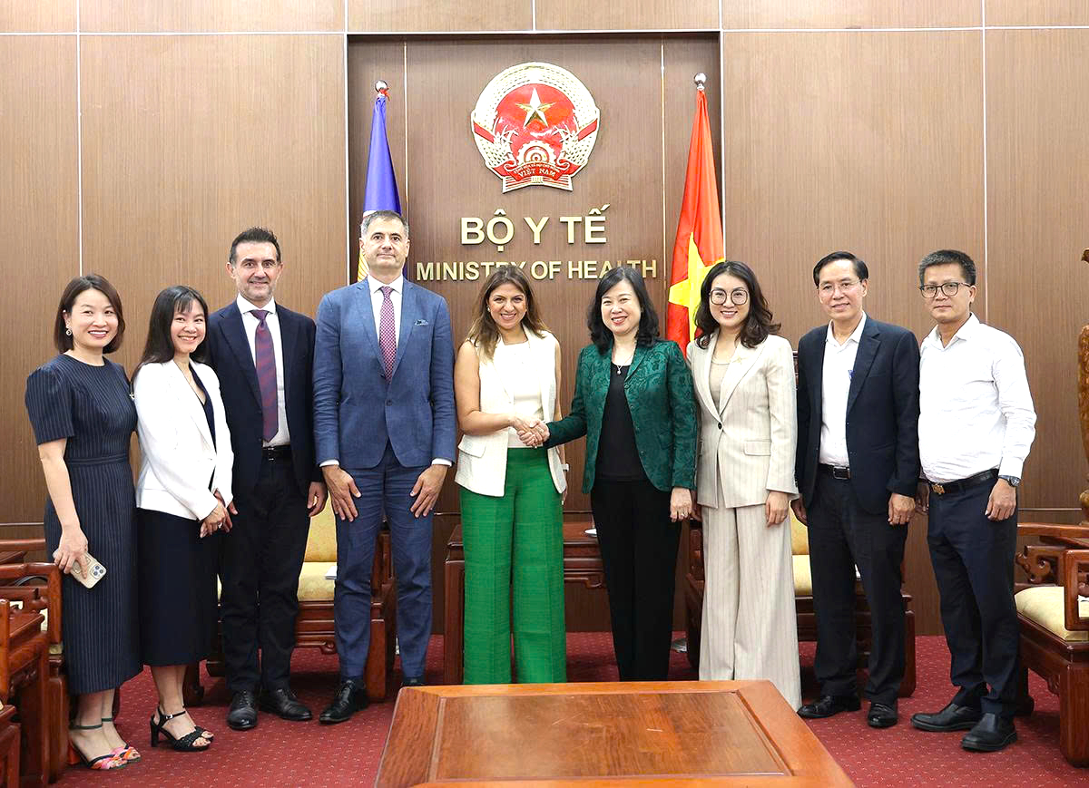 Bộ trưởng Đào Hồng Lan tiếp, làm việc với đoàn lãnh đạo cấp cao Tập đoàn Sanofi- Ảnh 3.