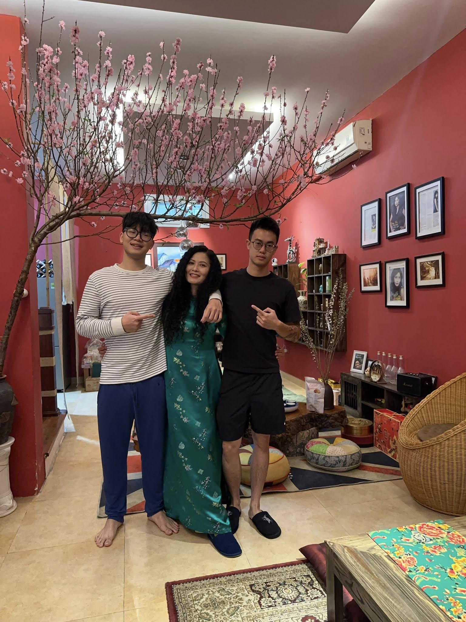 Con trai của nữ diễn viên “Mưa đỏ” nghe lời mẹ, không theo đuổi sự nghiệp diễn xuất- Ảnh 8.