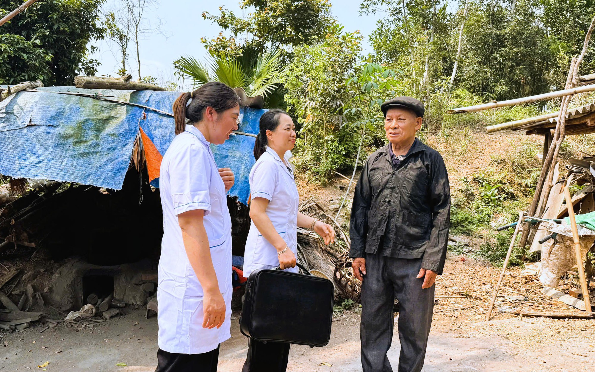 Thứ trưởng Bộ Y tế: Y tế cơ sở và nhân lực là 'chìa khóa' nâng cao chất lượng chăm sóc sức khỏe- Ảnh 3. Quảng Ninh quyết tháo gỡ ‘điểm nghẽn’ cho y tế cơ sở