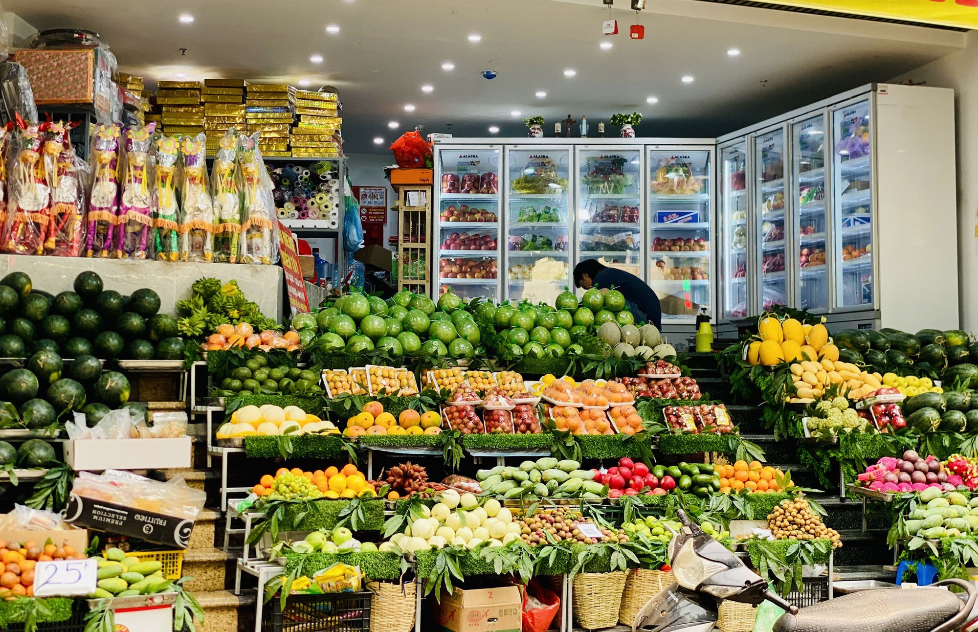 Tiểu thương bật mí cách chọn loại xoài đang ‘làm mưa làm gió’ thị trường Việt, vừa giòn vừa ngọt, quả nào cũng dày thịt, hạt mỏng dính- Ảnh 1.